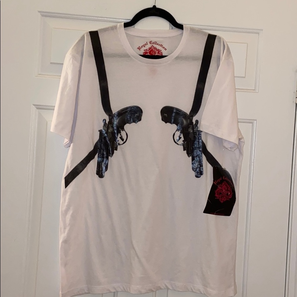 NWT ✨Reduced  ROYAL COLLECTION gun toting print t-shirt top
